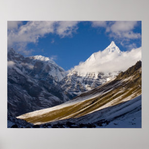 Blick auf den Mount Jichu Drake, Bhutan. Poster