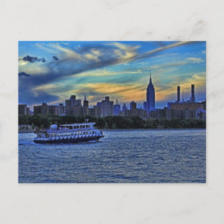 Blick auf den Ost-Fluss über die NYC-Skyline Postkarte