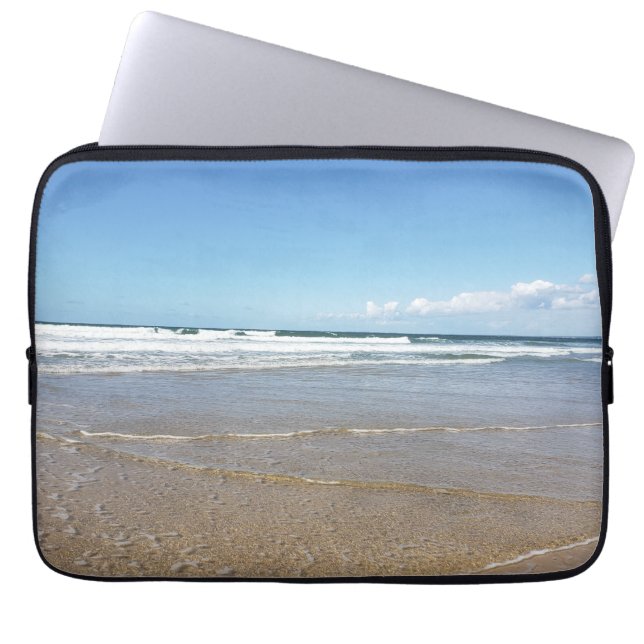 Blick auf den Strand in Soulac Sur Mer in Frankrei Laptopschutzhülle (Vorderseite)