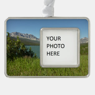 Blick auf den Swiftcurrent Lake im Glacier-Nationa Rahmen-Ornament Silber