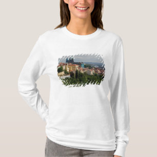 Blick auf den Veitsdom, Prag, Tschechien T-Shirt