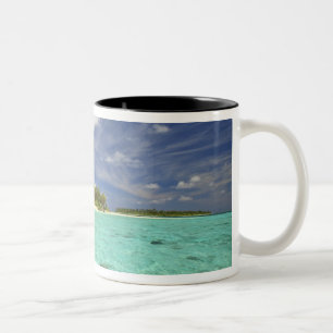 Blick auf die Insel Funadoo von Funadovilligilli Zweifarbige Tasse