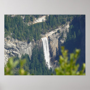 Blick auf die Vernalfälle von Glacier Point, CA Poster