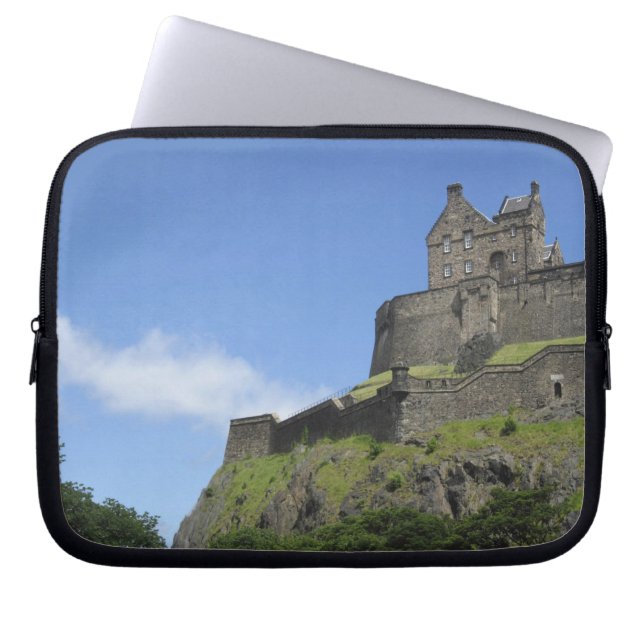 Blick auf Edinburgh Castle, Edinburgh, Schottland, Laptopschutzhülle (Vorderseite)