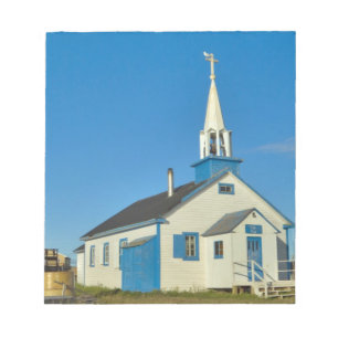 Blick auf eine blau-weiße Kirche im Dene-Stamm Notizblock