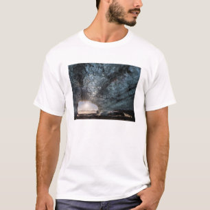 Blick auf eine Eishöhle, Island T-Shirt