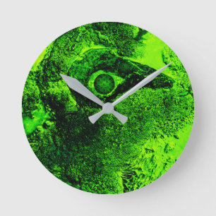Blick auf grüne Uhr