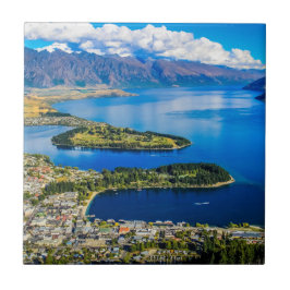 Blick auf Queenstown vom Gipfel von Bob, Neuseelan Fliese