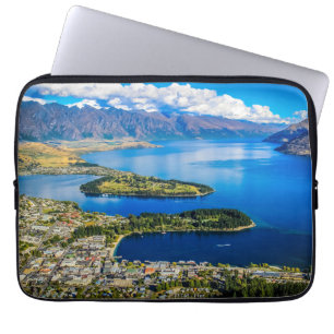 Blick auf Queenstown vom Gipfel von Bob, Neuseelan Laptopschutzhülle