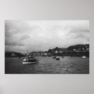 Blick auf Schiffe bei der 15. jährlichen Regatta Poster