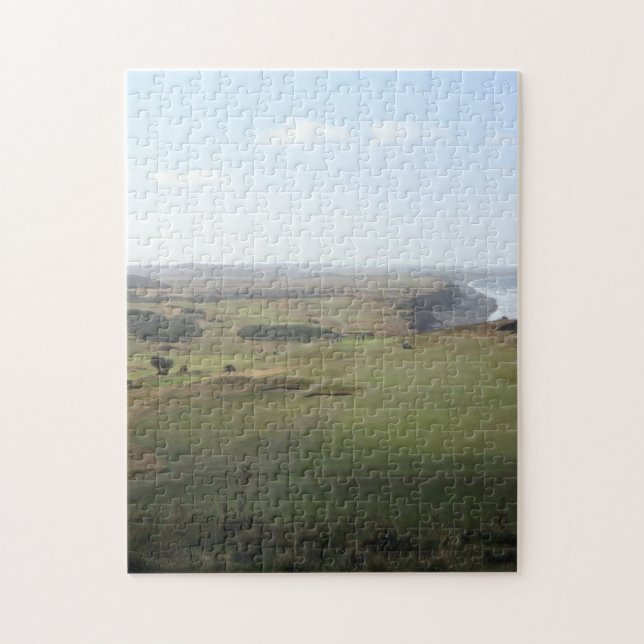 Blick aufs Meer über die Golfplatz Landschaft Foto Puzzle (Vertikal)