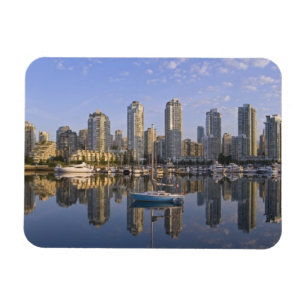 Blick über den False Creek auf die Skyline von 2 Magnet