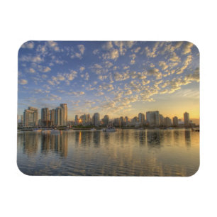 Blick über False Creek auf die Skyline von Magnet