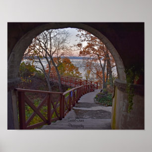 Blick von innen auf die Bannerman-Residenz Poster