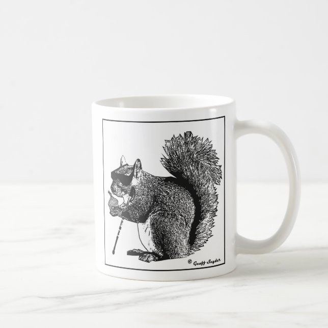 Blindes Eichhörnchen findet eine Nuss-Tasse Kaffeetasse (Rechts)