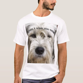 Blinzeln des Hundes T-Shirt