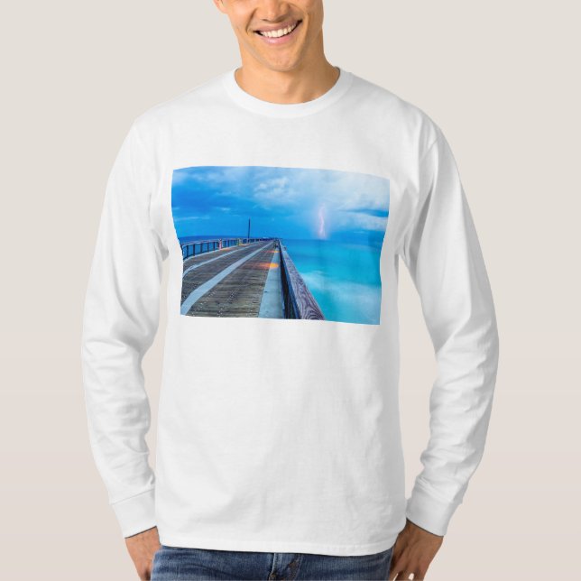 Blitze am Navarre Beach Pier T-Shirt (Vorderseite)