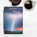 Blitzschlag auf Wasser Signatur iPad Pro Cover<br><div class="desc">Erleben Sie den Power und die Schönheit eines Blitzes, der nachts das Wasser trifft, mit dieser außergewöhnlichen personalisierten Tablet-Abdeckung. Schützen Sie Ihre Tablette stilvoll und tragen Sie eine faszinierende Darstellung der Naturkräfte mit, wohin Sie auch gehen. Lass das elektrisierende Kunstwerk auf deiner Tablettenhülle und erwecke dich in deinen digitalen Abenteuern....</div>