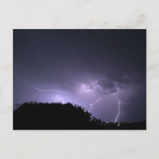 Blitzstürme am lila Himmel Postkarte