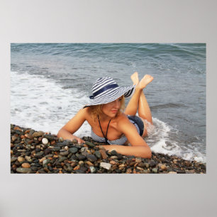 Blond Frau am Strand Poster