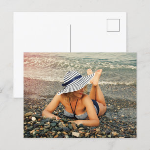 Blond Frau am Strand Postkarte