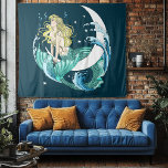 Blonde Mermaid Moon Fantasy Art Deco Wandteppich<br><div class="desc">Eine blonde Haaresbreite auf einem halbmondförmigen Mond mit einem aquamarinen Schwanz mit Wasser,  Wasserblasen und Sternen,  alle in einem Art Deko Stil gezeichnet.</div>