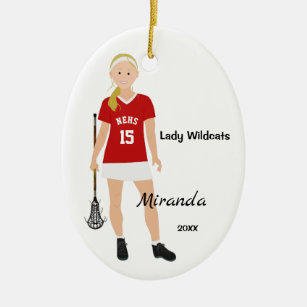 Blonder weiblicher Lacrosse-Spieler in Rotem und Keramik Ornament