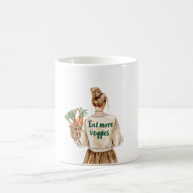 Blondes Mädchen isst Gemüse Karotten Kaffeetasse (Mittel)