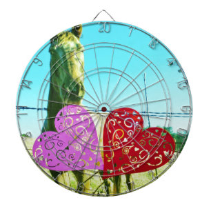 Blondes Pferd und rosa und rote Herzen Dartscheibe