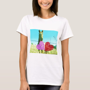Blondes Pferd und rosa und rote Herzen T-Shirt
