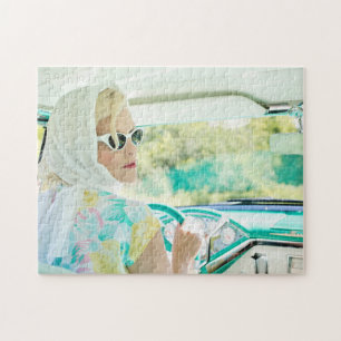 Blondine aus den 1950er Jahren in einem Türkisen T Puzzle