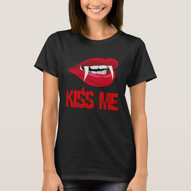 Blood Red Vampire Lips Halloween Kiss Me T-Shirt (Vorderseite)