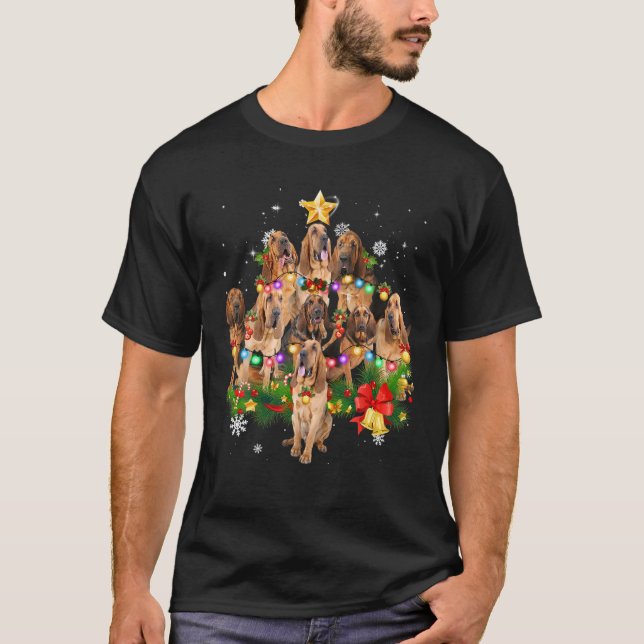 Bloodhound Weihnachts-Hund Tree Lights Pajamas Fam T-Shirt (Vorderseite)