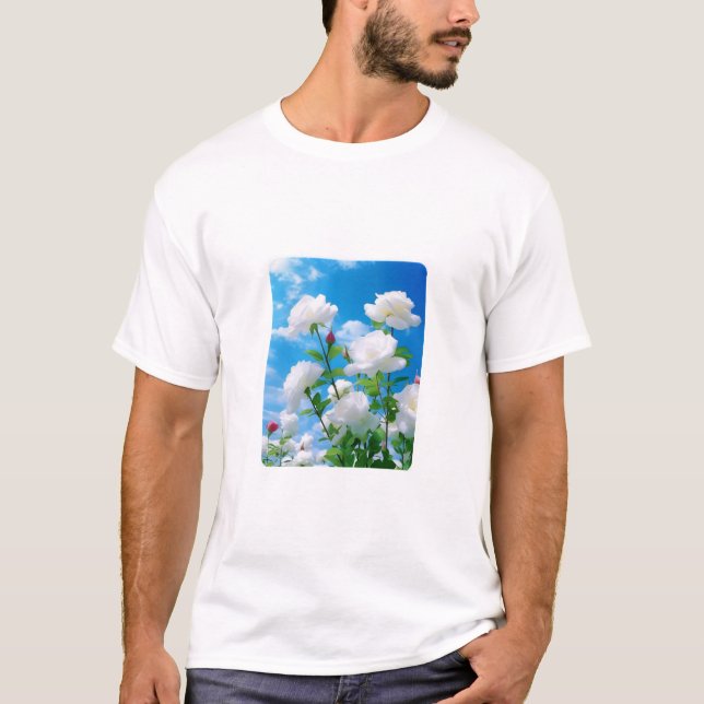 Bloom Beneath the Blue Sky – Nature-Inspired Flora T-Shirt (Vorderseite)