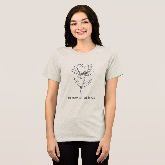 Bloom in Silence Minimalist Floral Line Art Design Tri-Blend Shirt (Vorderseite voll)