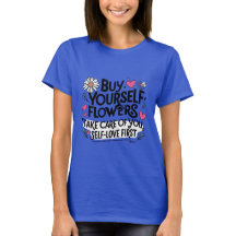 Bloom mit T-Shirt aus Selbstständigkeit und Liebe