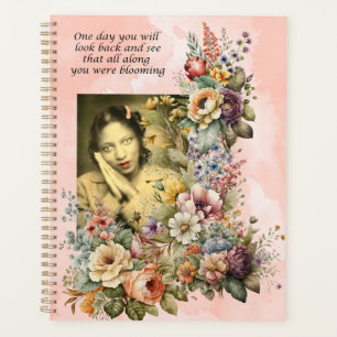 "Blooming all Along" Zitat hübsche Mädchen und Blu Planer