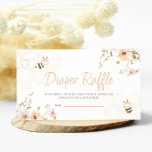 Bloral Honey Bee Baby Dusche Windel Raffel Begleitkarte<br><div class="desc">Begleiten Sie uns mit unserer Floral Honey Bee Baby Shower Windelwulst Enclosure Card zu einem lebhaften Fest! Diese Karte mit einem süßen Thema der Honigbiene und einem ansprechenden Wabendesign ist ideal für eine Babydusche von Mami zu Biene oder Boho. Die Gäste können eine Packung Windeln mitbringen, um an der Tombola...</div>