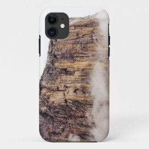 Bloße Klippe, die über Wolken steigt Case-Mate iPhone Hülle