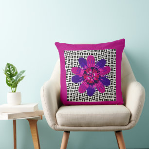Blossom in Rosa und Lila in Schwarz und Weiß Kissen