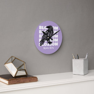 Blossom Raven – Blütenrabe Runde Wanduhr