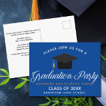 Blue Abschluss Class of 2022 Custom School Party Postkarte<br><div class="desc">Eine klassische,  maßgeschneiderte Graduierungsparty in königsblau für eine High School,  Uni oder Uni aus der Klasse von 2022. Anpassen mit Ihrem Schulnamen und schließ-Klasse unter der schönen Kalligrafie für einen großen personalisierten Absolvent Einladungskarte.</div>