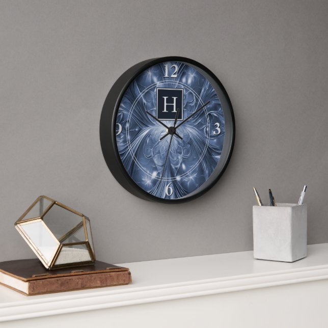 Blue Abstrakt Geblüht Monogram Clock Uhr (Büro)