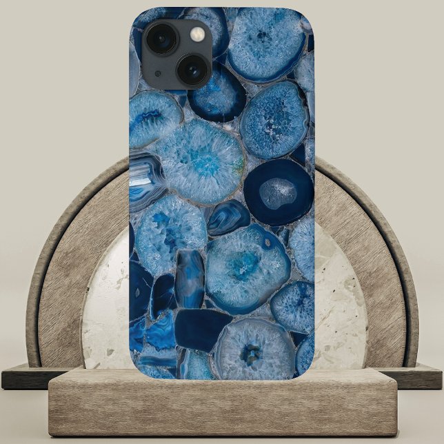 Blue Agate Geode Slices Case-Mate iPhone Hülle (Blue Agate Geode Slices Phone Case on Marble and Wood Podium
)