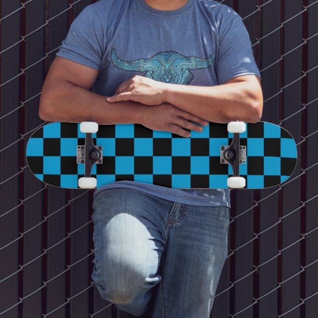 Blue and Black Checkered Print Skateboard (Außenbereich 3)