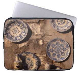 Blue and Cream Pottery Umbria Poster Plaque Laptopschutzhülle