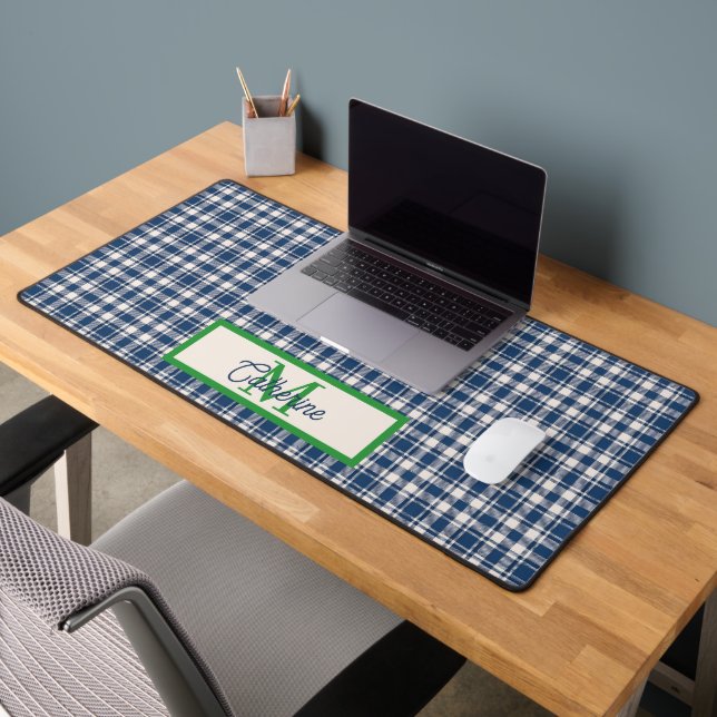 Blue and Green Gingham Plaid Tartan Monogram Schreibtischunterlage (Büro 2)
