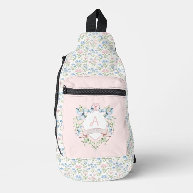 Blue and Pink Grandmillennial Ribbon Wappen Baby Crossbody Bag (Vorderseite)