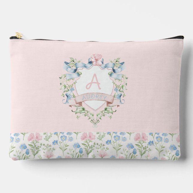 Blue and Pink Grandmillennial Ribbon Wappen Baby Zubehörtasche (Vorderseite)