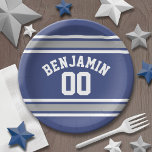 Blue and Silver Sports Jersey Individuelle Name Nu Pappteller<br><div class="desc">Personalisieren Sie dieses sportlich gestreifte Design mit Ihrem Namen und Ihrer Lieblingsnummer. Sie können dies auch nutzen,  um einen Geburtstag zu feiern oder Ihren Sohn mit persönlichen Erinnerungen zu beglückwünschen.</div>